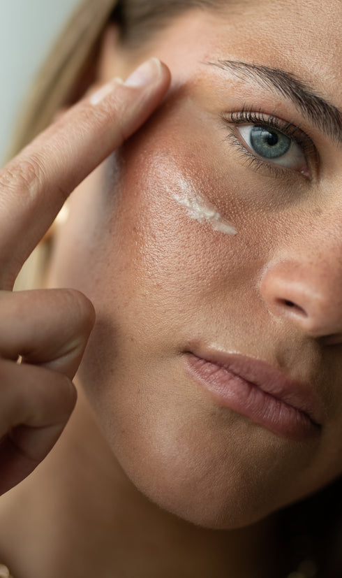 Woman using RENEW EYE COMPLEX